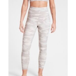 Athleta Elation 7/8 Tight Camo Light Sz XS